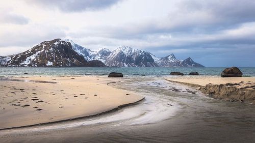 Winterliche Ruhe am Haukland-Strand, Lofoten – Die natürliche Schönheit der', Norwegen