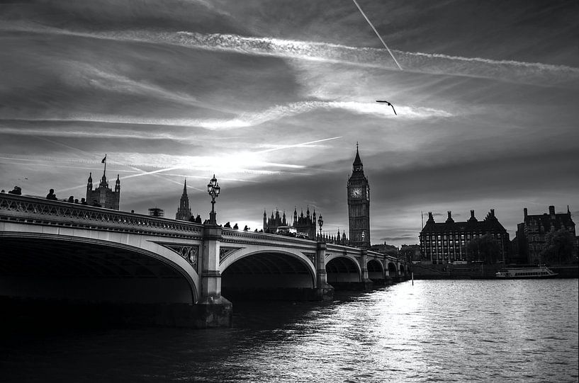 London by Hello Pompoyo