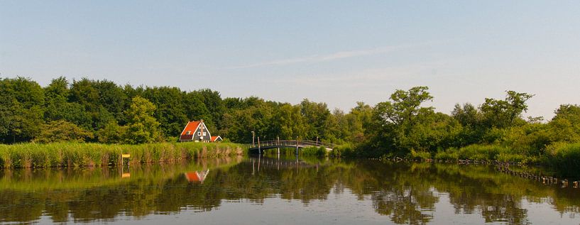Idyllisch wonen in het bos en aan het water by Henk van den Brink