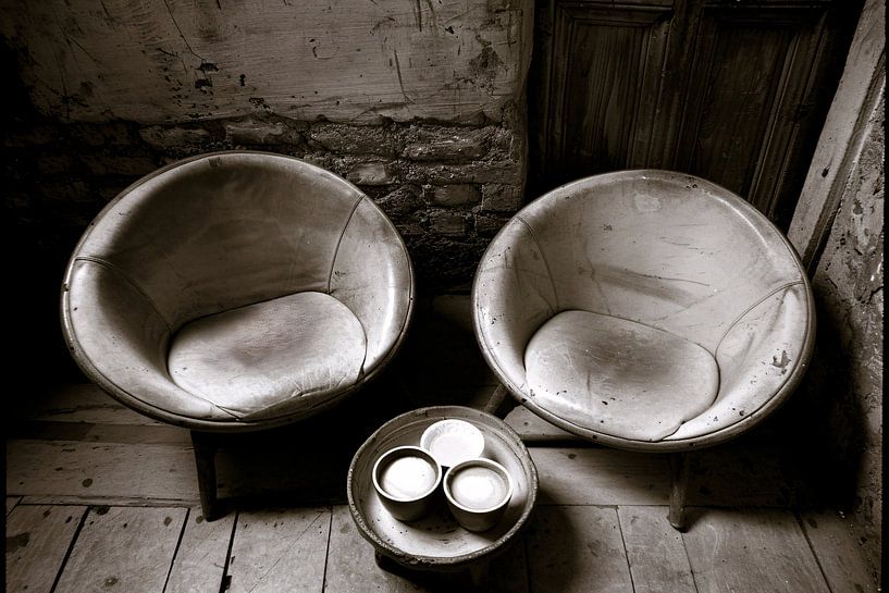 Minimalistische Stühle schwarz und weiß von Art & Soul Creations