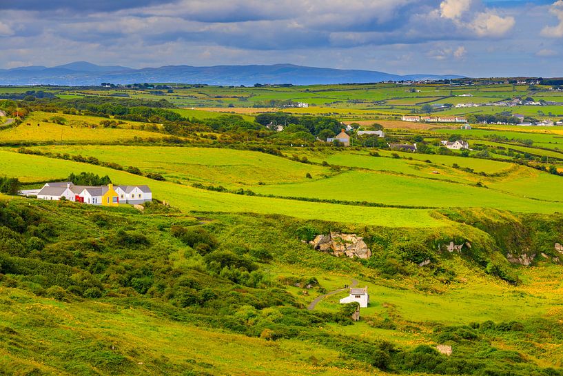 Die Landschaft Nordirlands in der Nähe von Ballintoy von Henk Meijer Photography