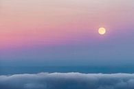 Maan boven de wolken van Sam Mannaerts thumbnail