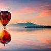 Ballon im Abendlicht auf dem See von Ursula Di Chito