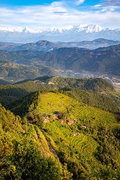 Village de montagne au pied de l'Himalaya. sur Floyd Angenent