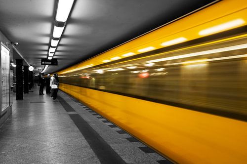 Berlijn - U-Bahn  by Ton de Koning