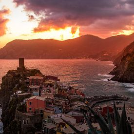Sunset Vernazza - Cinque Terre - Italy by Lizanne van Spanje