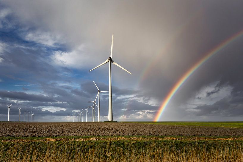 Windpark Eemshaven mit Regenbogen von Peter Bolman