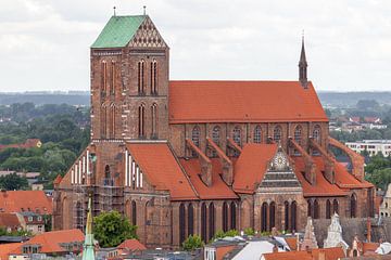 Luchtfoto van de St.Nikolai kerk in de Hanzestad Wismar van Reiner Conrad