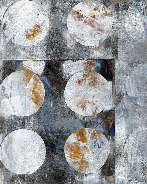Abstrakte Komposition mit Kreisen. Grau, braun und blau Farben von Dina Dankers