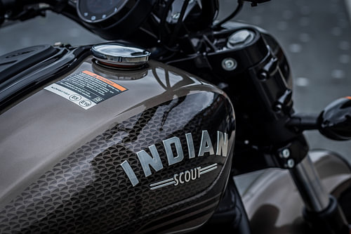 Indian Scout Bobber van Westland Op Wielen