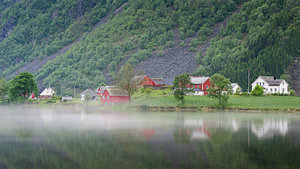 Ein Sommermorgen in Sandvin, Vestland, Norwegen