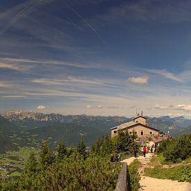 Panoramisch Uitzicht op de Königssee met het Kehlsteinhaus – Berchtesgaden van Hans van Oort