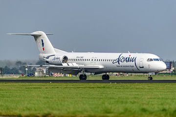 Denim Air Fokker 100 (PH-LND) is geland.