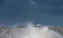 Sturm auf dem Zuid Pier von IJmuiden von Daan Kloeg