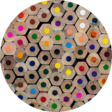 Achterzijde van gestapelde kleurpotloden als achtergrondfoto van Tonko Oosterink