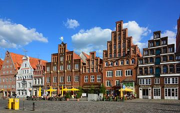 Het plein "Am Sande" in Lüneburg van Gisela Scheffbuch