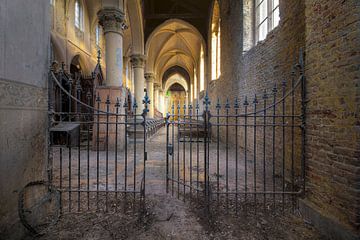 Église abandonnée en Belgique sur Truus Nijland