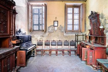 Abandoned house with antiques.