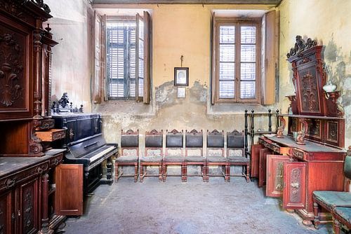 Maison abandonnée avec des antiquités.