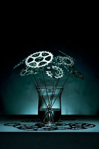 Stillevens - Power Flower (blauw) van Dennis Duinker