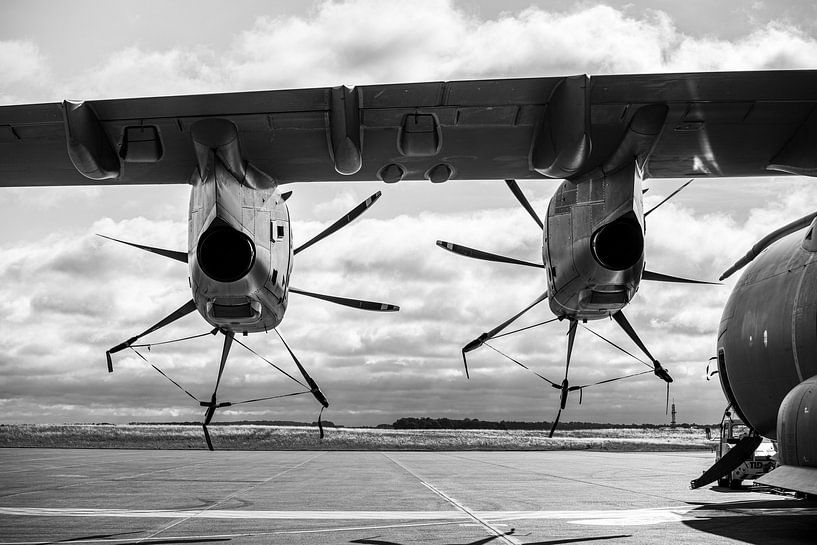 Unter den Flügeln des Airbus A400M Atlas - Armée de l&#039;Air - France von Nicolas LEMAIRE
