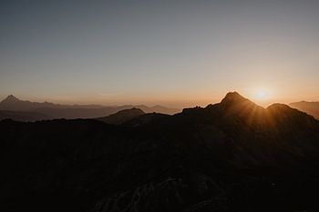 Lever de soleil dans les montagnes