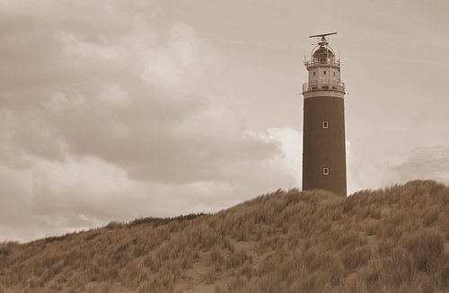 Texel lighthouse in sepia.