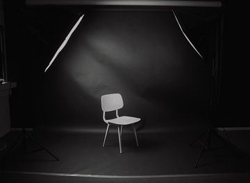 studio foto van een stoel van beau van der meulen