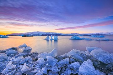 The ice floe lake Jökulsárlón in Iceland during a beautiful