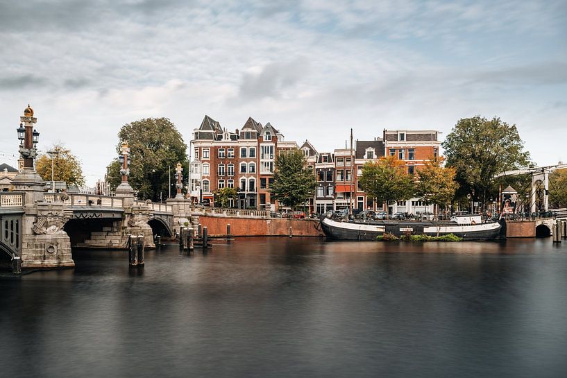 Blue bridge over the Amstel, Amsterdam by Lorena Cirstea