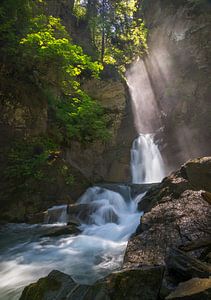 Mysteriöser Wasserfall von Emile Kaihatu