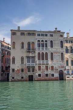 Alte Gebäude am Kanal im alten Zentrum von Venedig, Italien