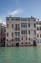 Alte Gebäude am Kanal im alten Zentrum von Venedig, Italien von Joost Adriaanse Miniaturansicht