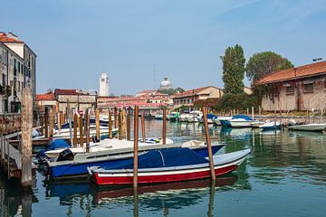 Historische Gebäude in der Altstadt von Venedig in Italien.