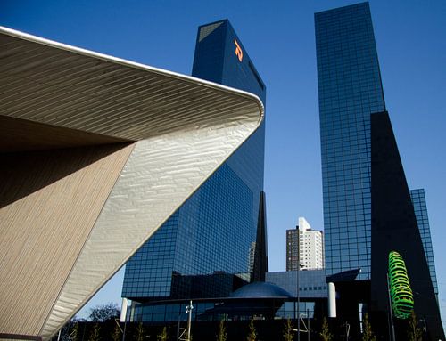 De skyline van Rotterdam centraal...