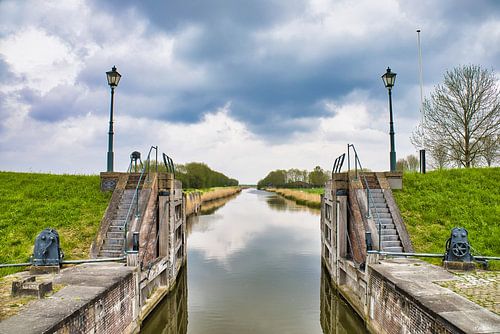 Die alte Schleuse in Dirksland von Harry Hadders Design