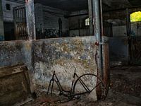 Altes rostiges Fahrrad in Verlassenem Ort (Lost Places)