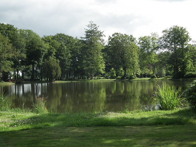 Vijver in een kasteeltuin by Elja Hilboesen
