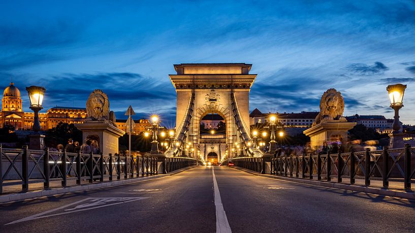 Die Kettenbrücke über der Donau in Budapest von Roland Brack