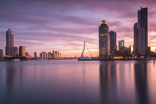 Zalmhaventoren bij zonsopkomst