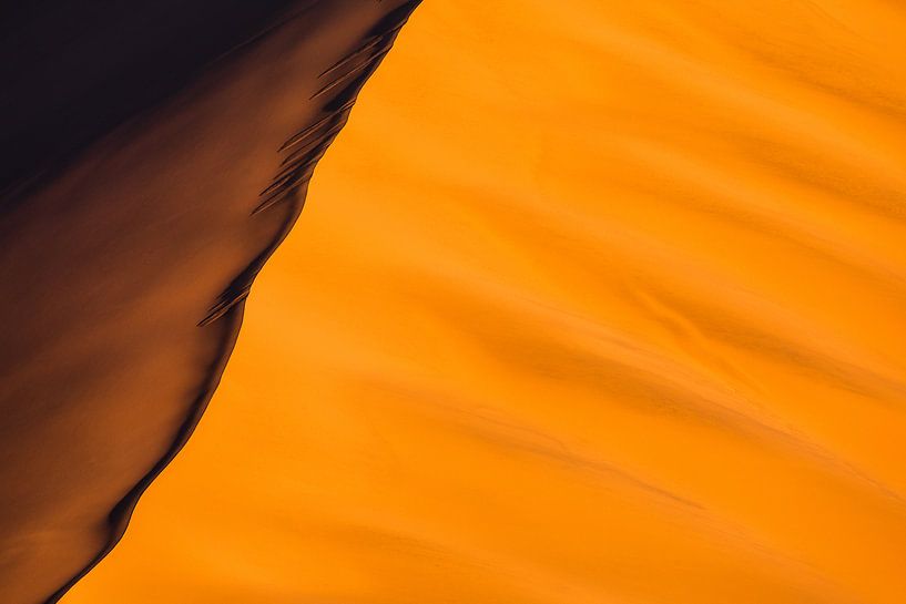 Photo abstraite de dunes de sable rouge - Sossusvlei, Namibie par Martijn Smeets