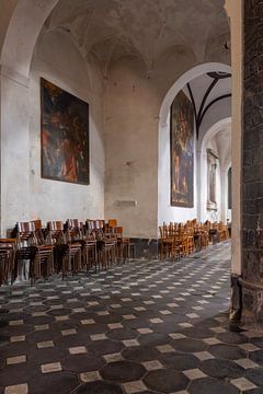 interieur van de Sant'Andrea Kerk in de Italiaanse badplaats Levanto