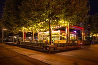 Een cafe in de avond van Rotterdam van Petra Brouwer thumbnail