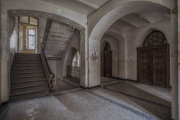 Cage d'escalier dans un ancien monastère sur Marian van der Kallen Fotografie