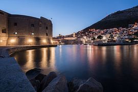 Bleu marine sur Scott McQuaide