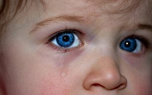 Le visage de l'enfant en pleurs sur Atelier Liesjes