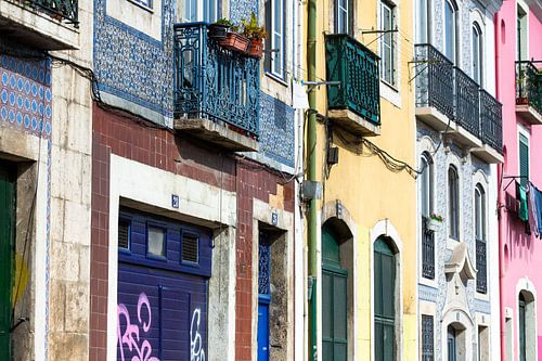 Bunter französischer Balkon in Lissabon