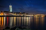 Deventer Skyline bij nachtelijke omstandigheden van Martin Podt thumbnail