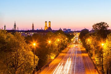 München mit der Frauenkirche bei Nacht