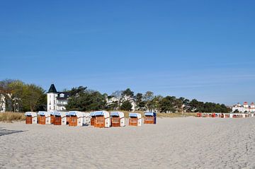 weiß-blau-braune Strandkörbe in Binz, Rügen
